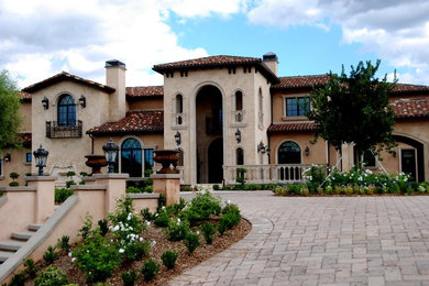 Tuscan exterior home photo in Los Angeles