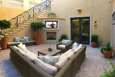 Example of a tuscan patio design in Los Angeles