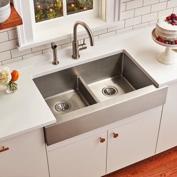 Crosstown Stainless Steel Double Bowl Farmhouse Sink with Aqua Divide