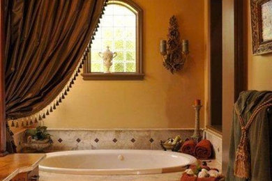 Example of a tuscan bathroom design in Miami