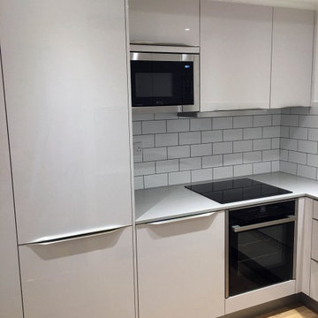 White High Gloss Kitchen with Low profile handles