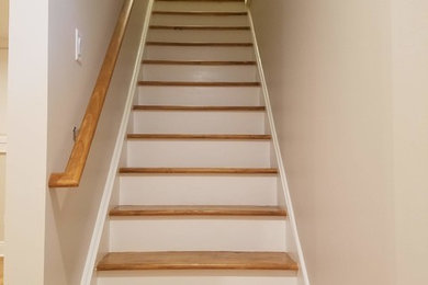 Staircase - traditional staircase idea in New York