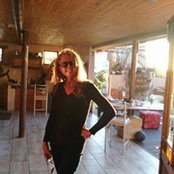 Elizabeth James's photo