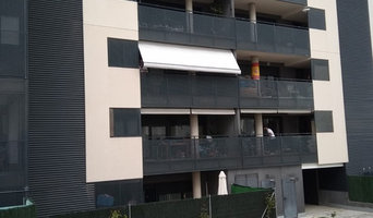 Instalación de toldos en edificio de Madrid