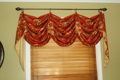 Example of a classic home design design in Louisville
