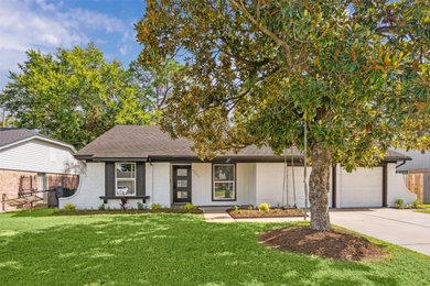 Elegant exterior home photo in Houston
