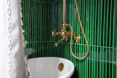 Example of a cottage chic bathroom design in New Orleans