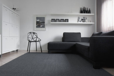 Immagine di un soggiorno minimal con pareti bianche, pavimento con piastrelle in ceramica e pavimento rosa