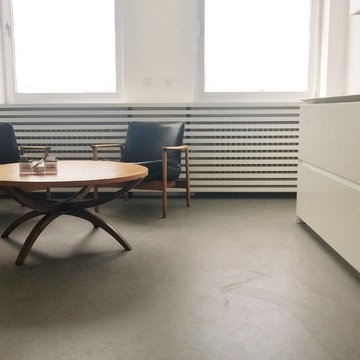 Meetingraum-Küche und Innenraumausstattung eines Büros im Raum Frankfurt/M