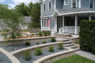 Inspiration for a traditional landscaping in Minneapolis.