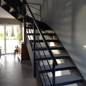 Habillage d'un escalier en acier beton cire