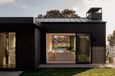 Home design - coastal home design idea in San Diego
