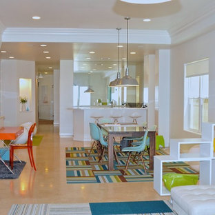 Inspiration pour une grande chambre d'enfant design avec un mur blanc et un sol en calcaire.