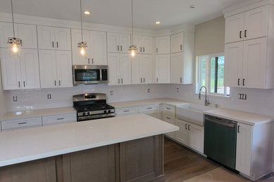 Example of a kitchen design in Sacramento