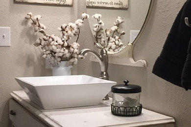 Transitional bathroom photo in Austin