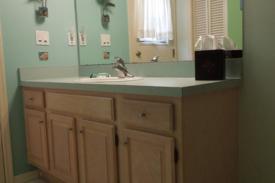 Small island style kids' bathroom photo in Tampa with laminate countertops and raised-panel cabinets