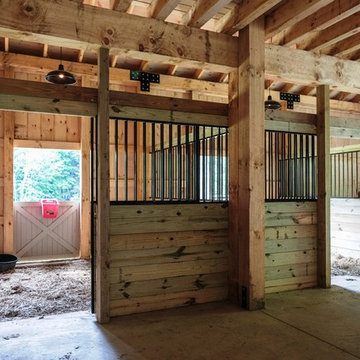 Craig & Jennifers Monitor Horse Barn