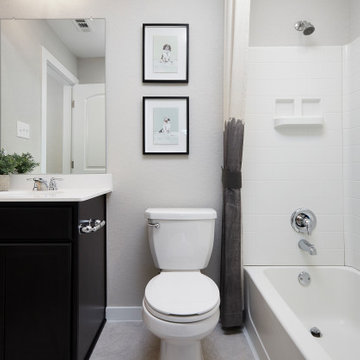 San Antonio, Texas | Scheel Gardens - Acadia E - Unit B Secondary Bathroom
