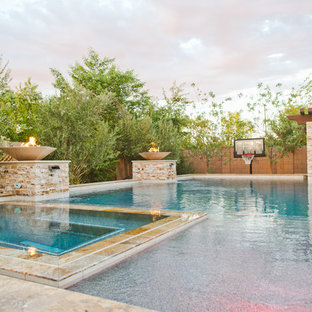 フェニックスの大きいオーダーメイドコンテンポラリースタイルのおしゃれなプール (天然石敷き) の写真