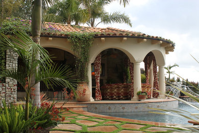 Example of a classic patio design in Orange County
