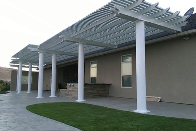 Example of a classic patio design in Seattle