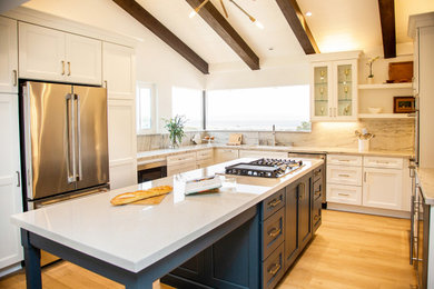 Example of a transitional kitchen design in Los Angeles