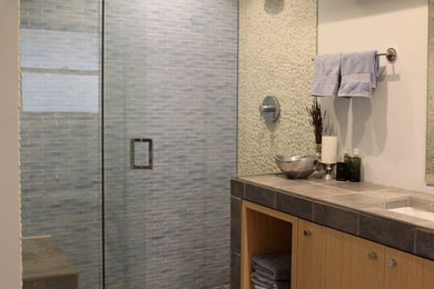 Bathroom - bathroom idea in Chicago