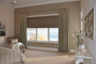 Example of a minimalist bedroom design in Houston