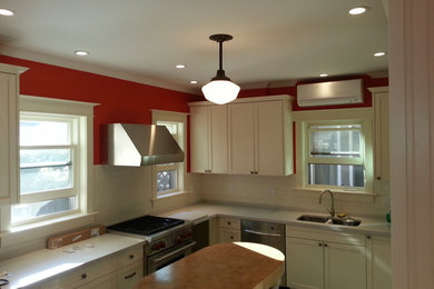 Inspiration for a timeless kitchen remodel in Toronto
