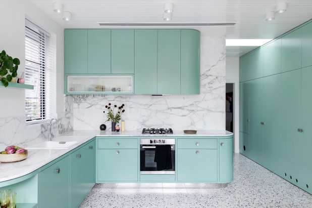 Midcentury Kitchen by Lisa Breeze Architect