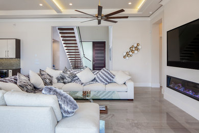 Living room - contemporary living room idea