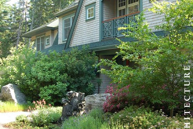 Example of a classic exterior home design in Portland Maine