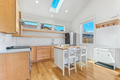 Kitchen - contemporary kitchen idea in Portland