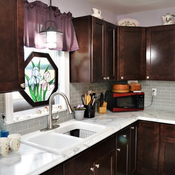 Hebron, IN. Haas Lifestyle Collection. Dark Maple Kitchen