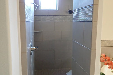 Diseño de cuarto de baño principal contemporáneo extra grande