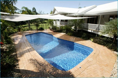 Contemporary Style Fiberglass Swimming Pool