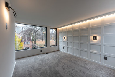 Example of a mid-century modern home design design in Toronto
