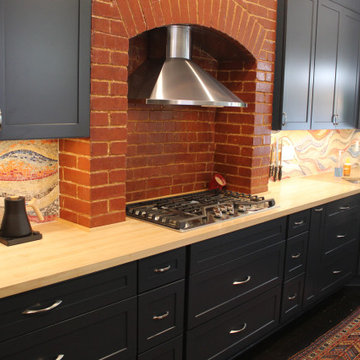 Who does down town Frederick row house remodeling?