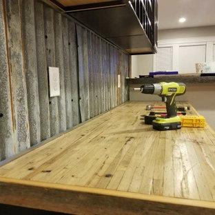 Diseño de sótano rústico de tamaño medio