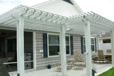 Inspiration for a contemporary patio remodel in Tampa