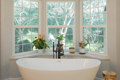 Example of a bathroom design in Sacramento