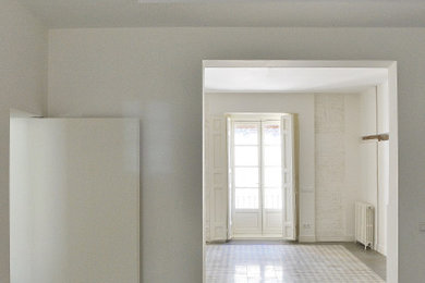 Minimalist living room photo in Madrid