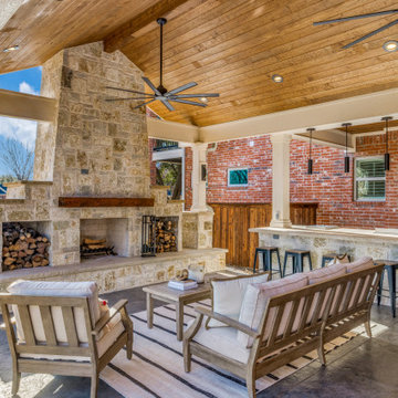 Covered Porch Outdoor Living Room In Sunnyvale TX