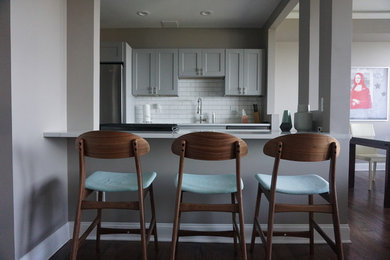 Example of a transitional home design design in Cleveland