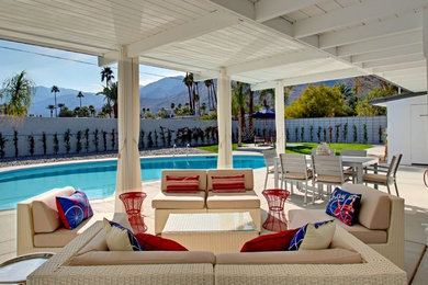 Example of a 1950s patio design in Los Angeles