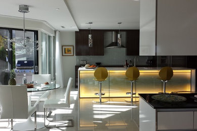 Home design - contemporary home design idea in Montreal