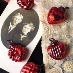 Crimson Kugels Glass Hearts - Decorative Objects And Figurines