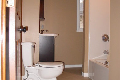 Example of a bathroom design in Milwaukee