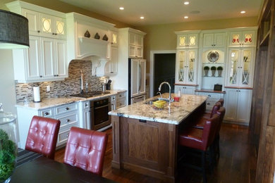 Inspiration for a timeless kitchen remodel in Toronto