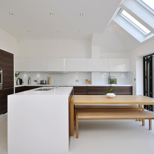 Idee per una cucina design con elettrodomestici in acciaio inossidabile